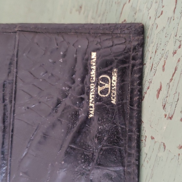 Vintage Valentino Embossed Leather Croc Wallet - Picture 6 of 6